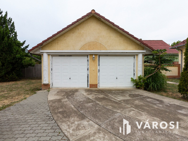 Mindszent központjától 5 perc sétára.