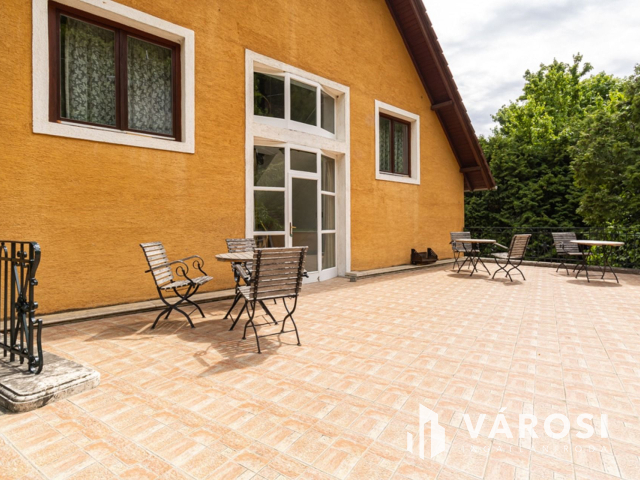 Családias HOTEL eladó Szentendrén pár percre a Dunaparttól!