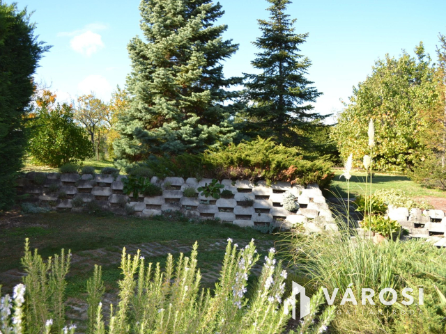 Baltonfüzfőn 700 m-re a Balaton parttól családi ház eladó!