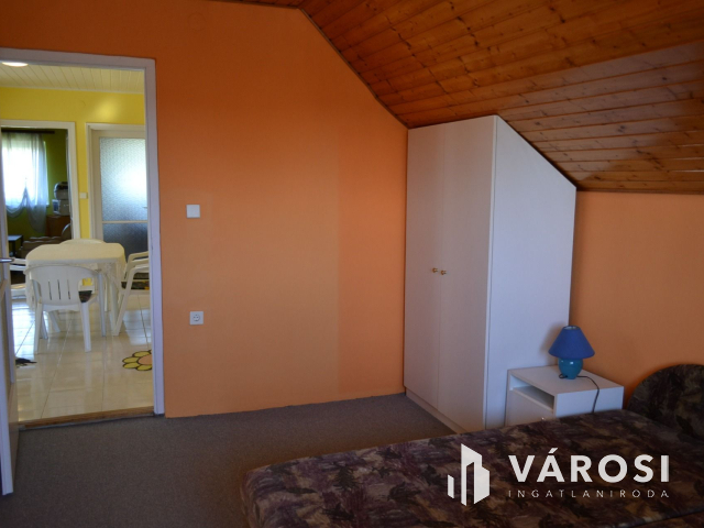 Baltonfüzfőn 700 m-re a Balaton parttól családi ház eladó!