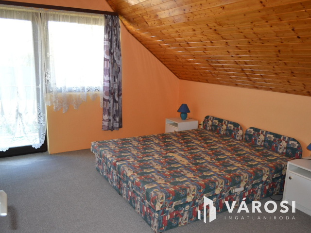 Baltonfüzfőn 700 m-re a Balaton parttól családi ház eladó!