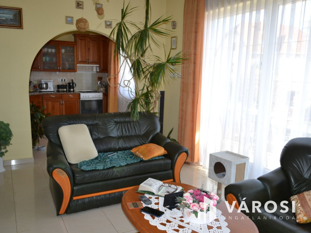 Baltonfüzfőn 700 m-re a Balaton parttól családi ház eladó!