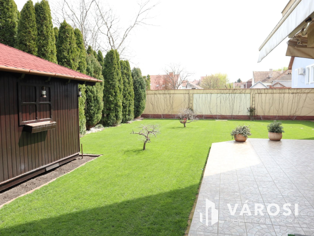 Exkluzív kétgenerációs családi ház Móra városrészen!