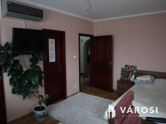 Exkluzív kétgenerációs családi ház Móra városrészen!