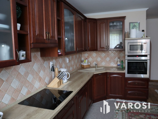 Exkluzív kétgenerációs családi ház Móra városrészen!