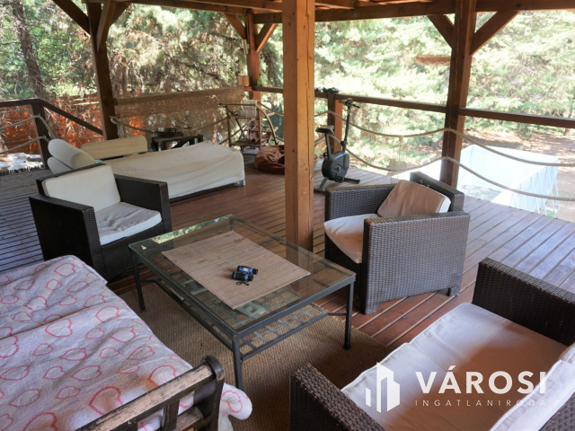 Normafa árnyékában hatalmas telekkel!