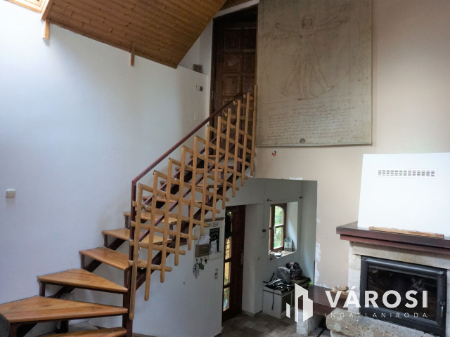 Normafa árnyékában hatalmas telekkel!