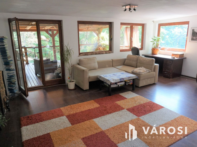 Normafa árnyékában hatalmas telekkel!