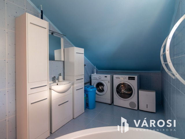 Vendéglő plusz erdő, a 46-os főút mentén