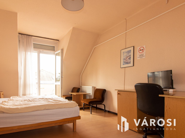 Komárom központi részén Hotel eladó