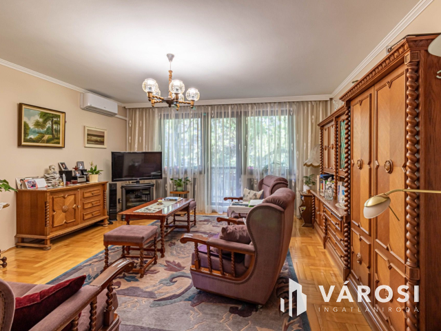 Belvárosi lakás saját kertrésszel