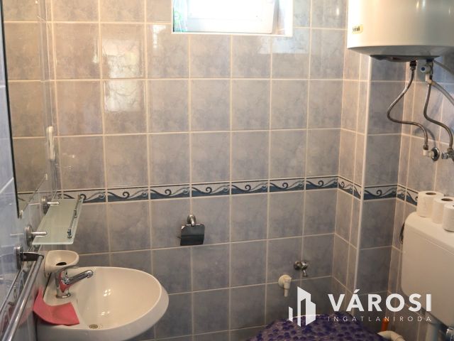 4 apartmanos családi ház eladó Sóstón