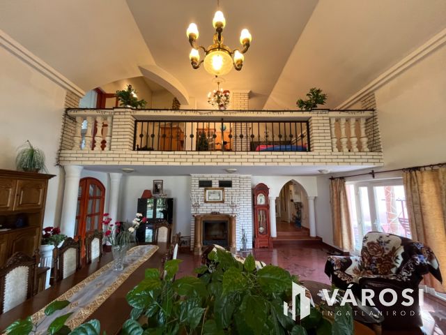 Debreceni Szép Családi Ház Telephellyel Jó Helyen Eladó