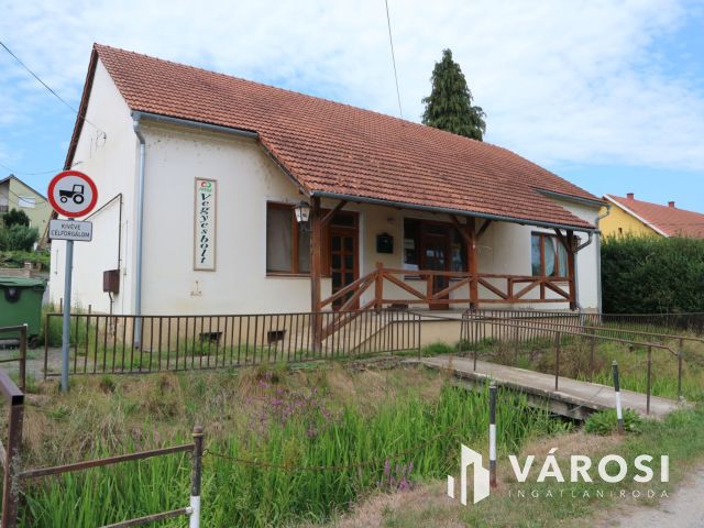 Szentgotthárd-Zsida régi ital-vegyesbolt befektetőnek eladó