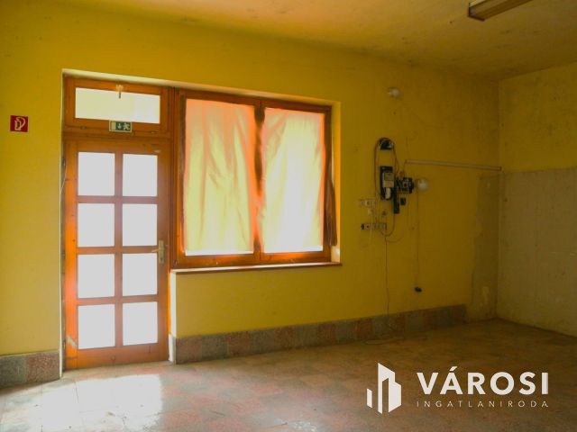 Szentgotthárd-Zsida régi ital-vegyesbolt befektetőnek eladó