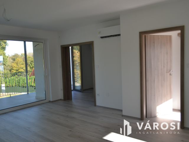 Tihanyi lakás "csak 50 m -re a Balatonparttól? "