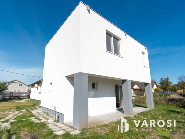 Két ingatlan egy telken, különleges lehetőség