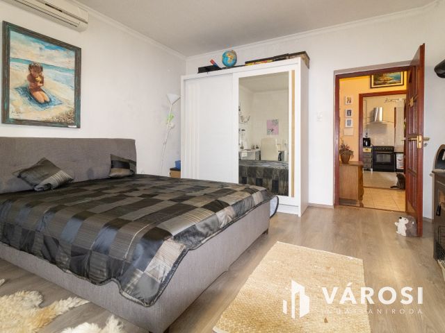 Masszív, kényelmes családi ház Gyulavári központjában