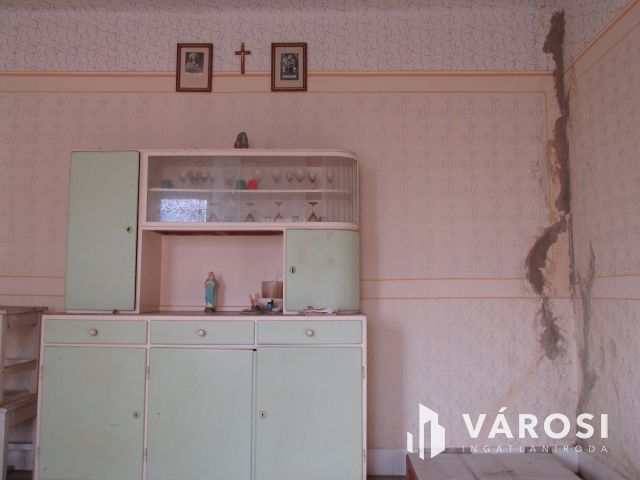 Családi ház csendes helyen két lakrésszel