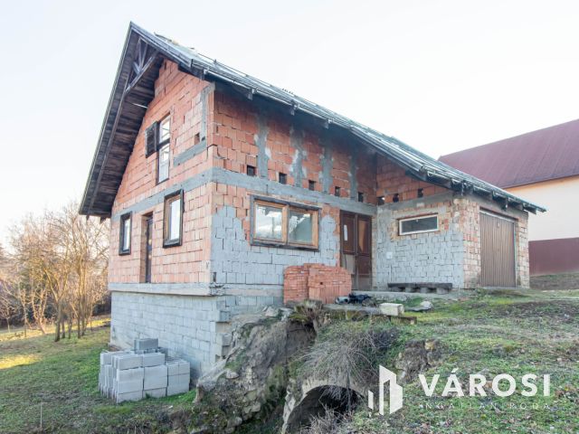 Szerkezetkész, építési engedélyel, tervel, eladó Gyermelyen