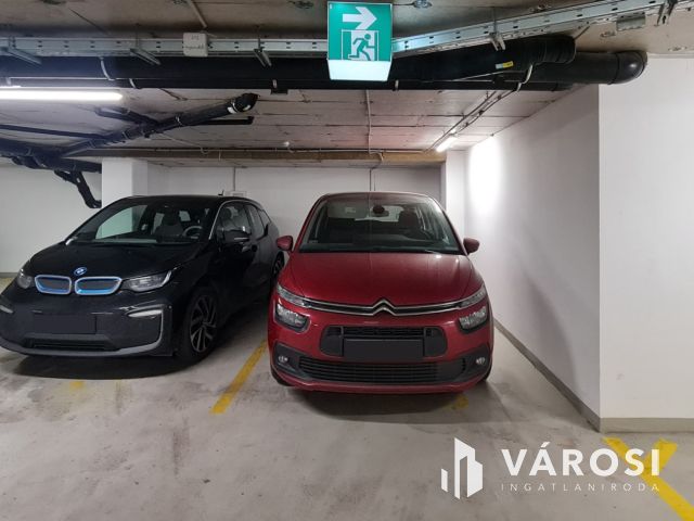 Elektromos autó részére teremgarázs hely, a 13. keületben