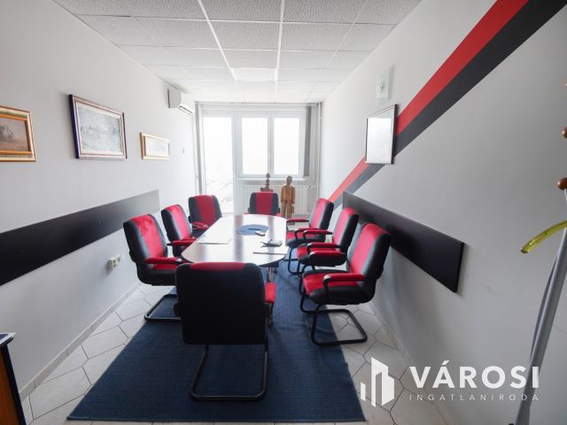 Többfunkciós üzlethelyiség Vértesszőlősön!