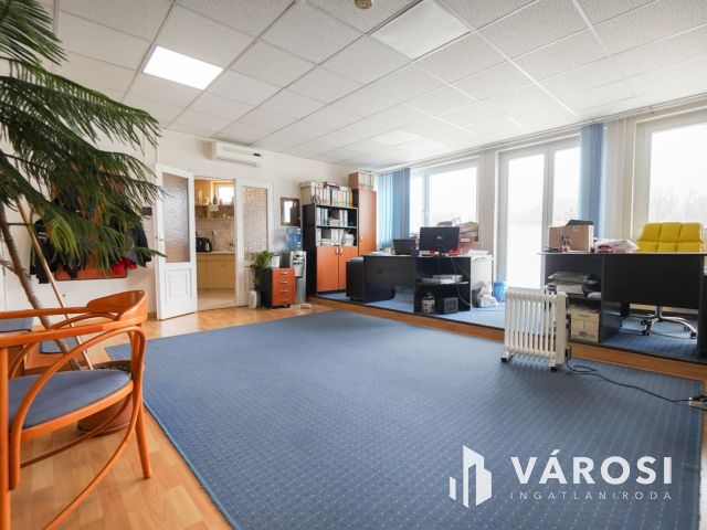 Többfunkciós üzlethelyiség Vértesszőlősön!