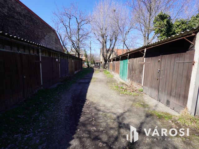 Eladó garázs Zuglóban!