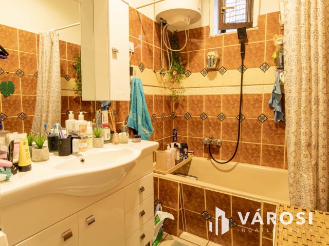 Fiatalos, teljesen felújított családi ház Tokodon