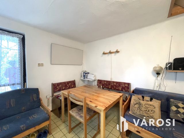 Természetközeli  kis ház nagy kerttel, horgásztó közelében