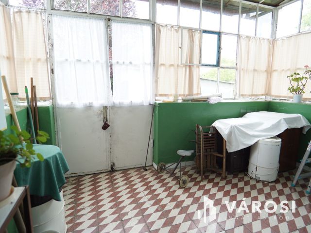 Murakeresztúron családi ház, nagy telekkel!