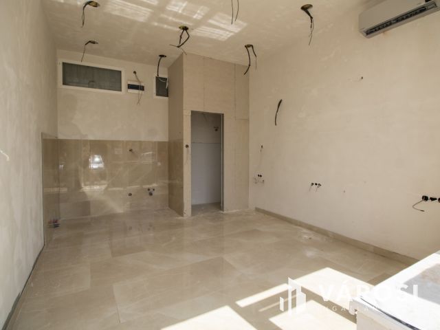 Üzleti lehetőség Kétegyháza központjában, aktív bérlőkkel