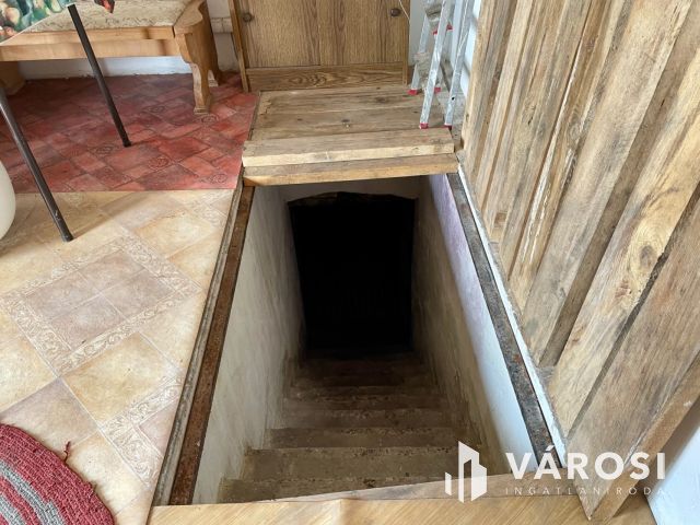 Eladó présházas zártkerti ingatlan Enying Öreghegyen