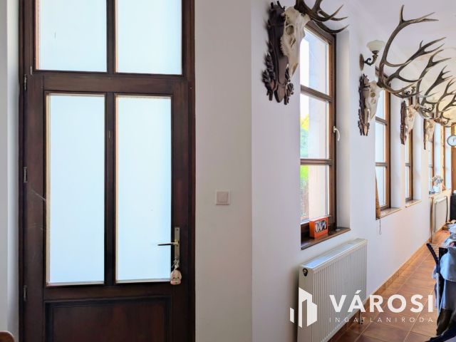 Több generációs ház a városközpontban!