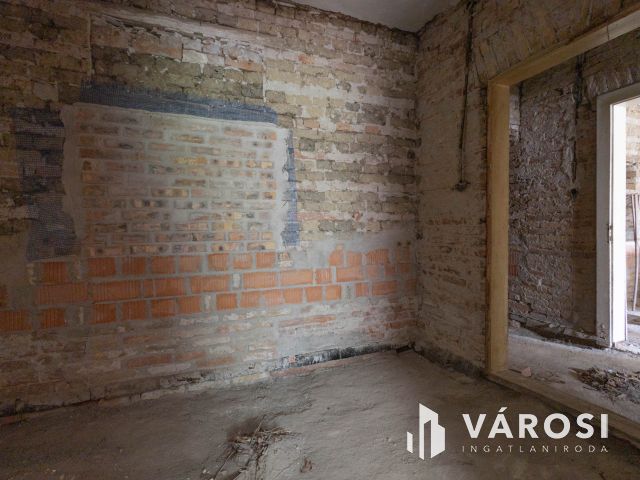 Nagy családi ház a város központjában