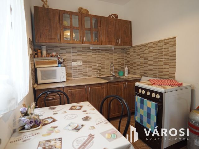 Lakható zárt kert, idilli környezetben