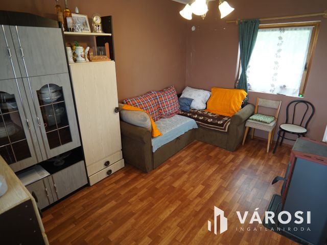 Lakható zárt kert, idilli környezetben