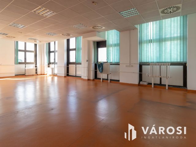 132 m2-es üzlet/bemutatóterem Csepel HÉV-állomástól 2 percre