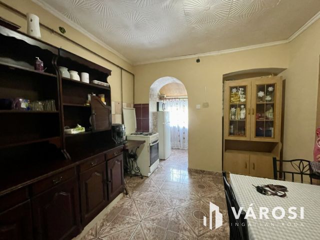 Eladó 2 szobás családi ház nagy telekkel Mátyásdombon