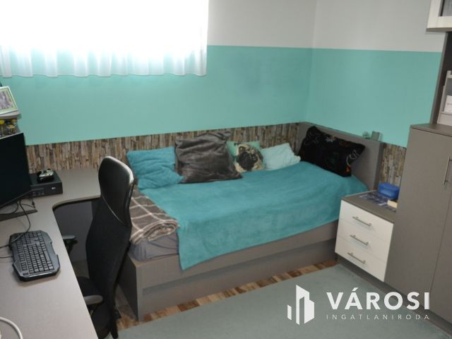 Újszerű 2+4 szobás földszinti kertkapcsolatos Balatonfüreden