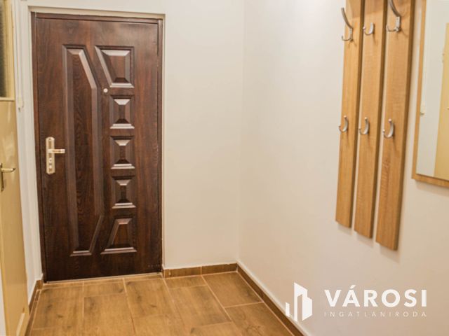 Frekventált helyen 2 szobás panelprogramos