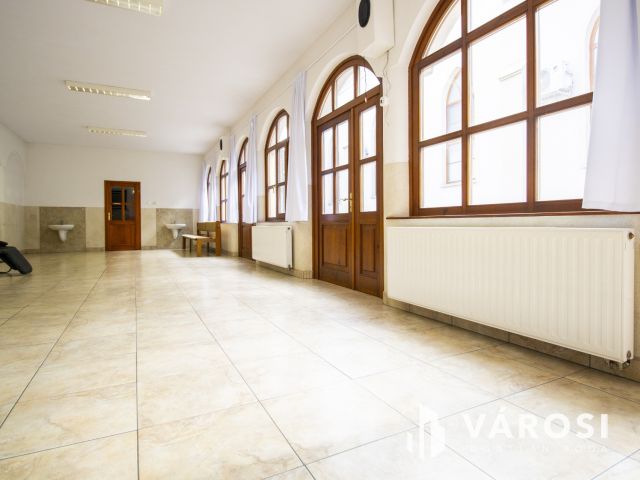 Többfunkciós komplexum Orosháza központjában