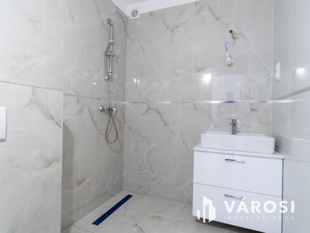 Új építésű penthouse a belváros szívében