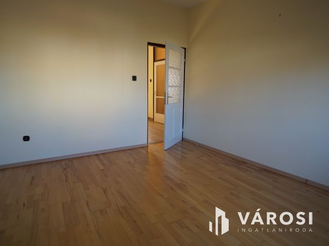 Kétgenerációs, folyamatosan karbantartott családi ház!