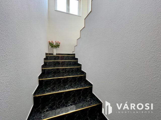 Azonnal költözhető családi ház 8 percre a Balatontól