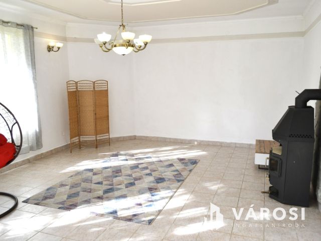 Csodás környezet Bándon, a telek végében patakkal!!