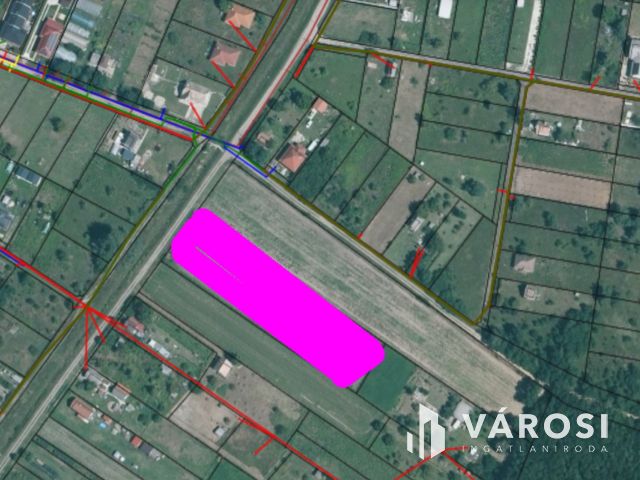 Nagy földterület eladó Sámsonkertben - közel a lakóövezethez