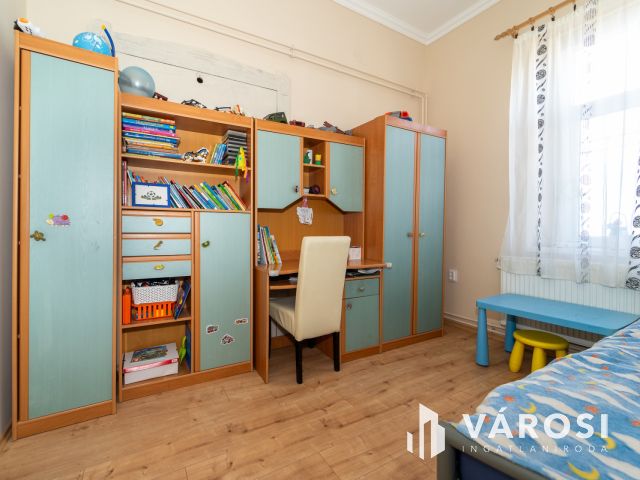 Vámospércs jó részén 5 szoba nappalis családi ház eladó!