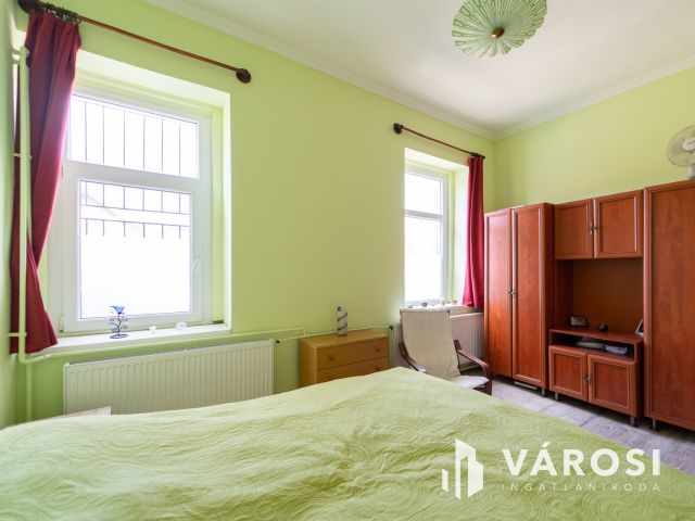 Vámospércs jó részén 5 szoba nappalis családi ház eladó!