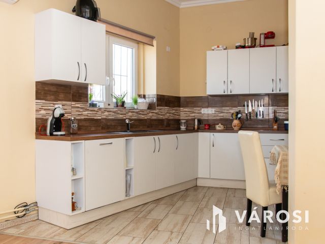 Vámospércs jó részén 5 szoba nappalis családi ház eladó!